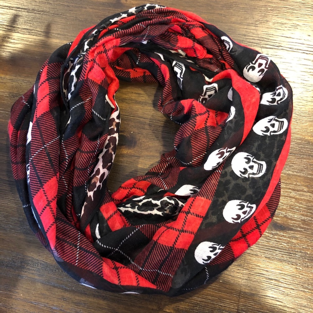 Skull/plaid/cheetah scarf!